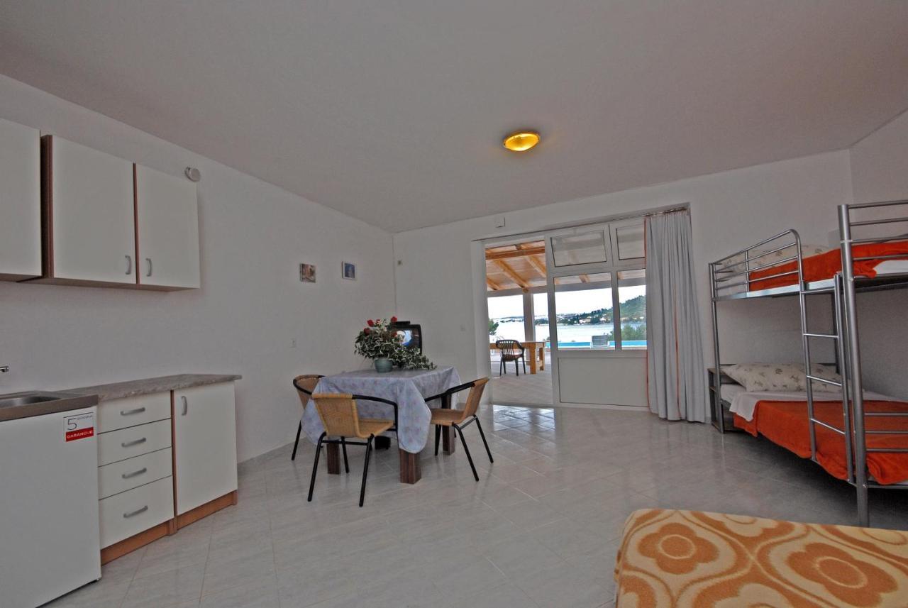 Apartments And Rooms With A Swimming Pool Kali, Ugljan - 14083 Exterior foto